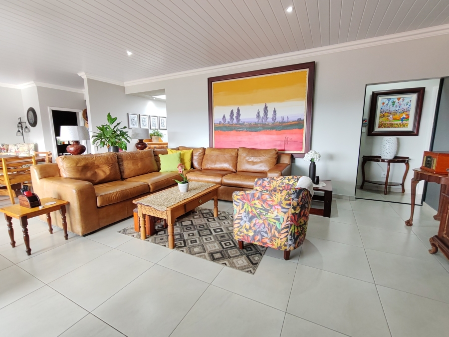 3 Bedroom Property for Sale in Avonddans Western Cape